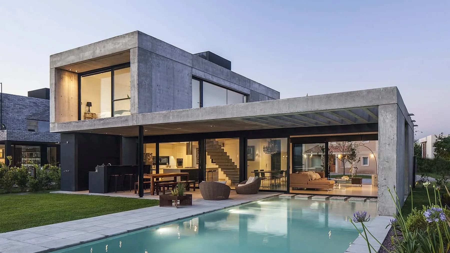 Casa contemporánea con patio y galería en Villa Allende